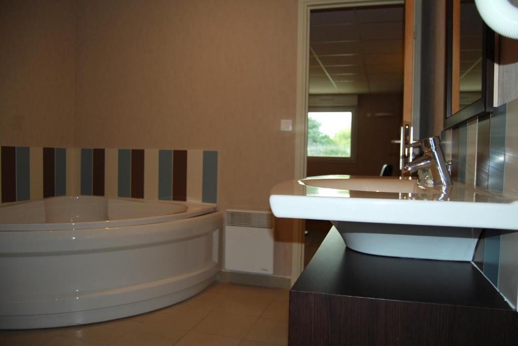 Le Logis De La Lys Hotell Aire-sur-la-Lys Rom bilde